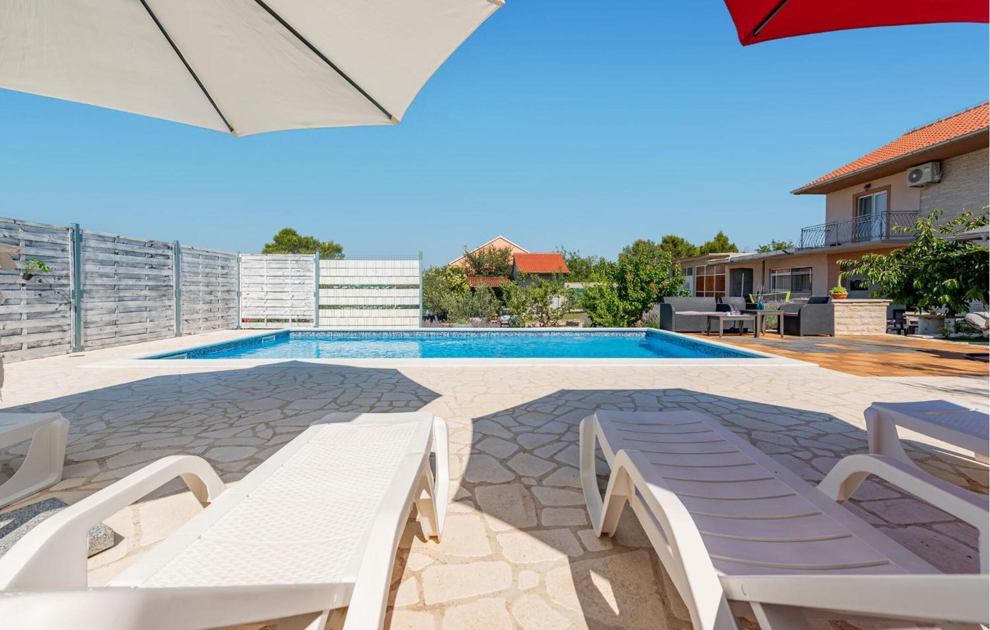 Amazing Home In Lisicic With Outdoor Swimming Pool Lisicici Exterior photo