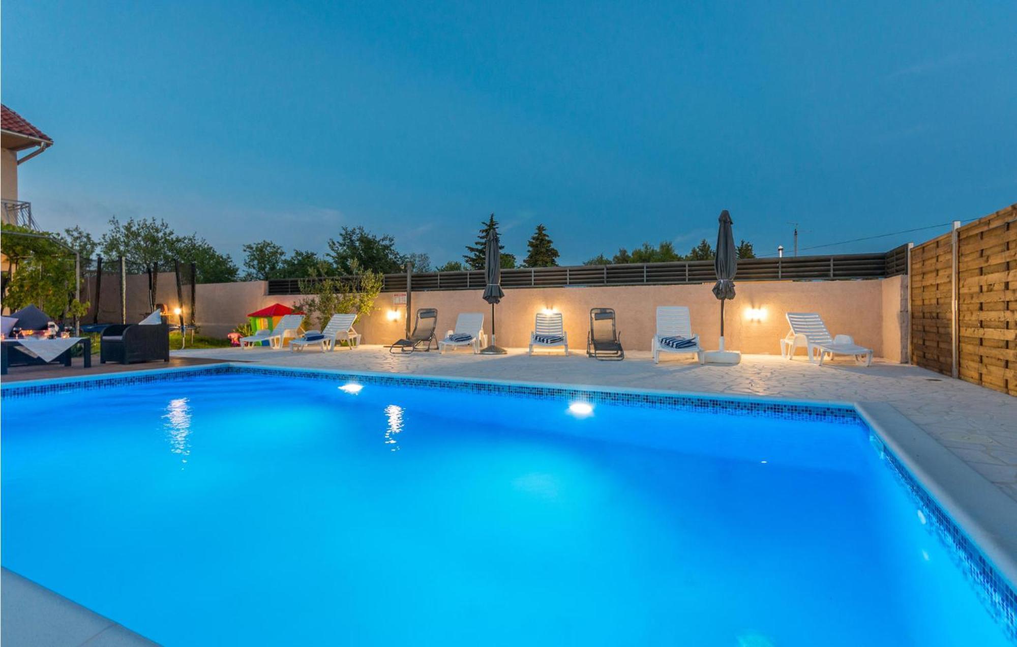 Amazing Home In Lisicic With Outdoor Swimming Pool Lisicici Exterior photo