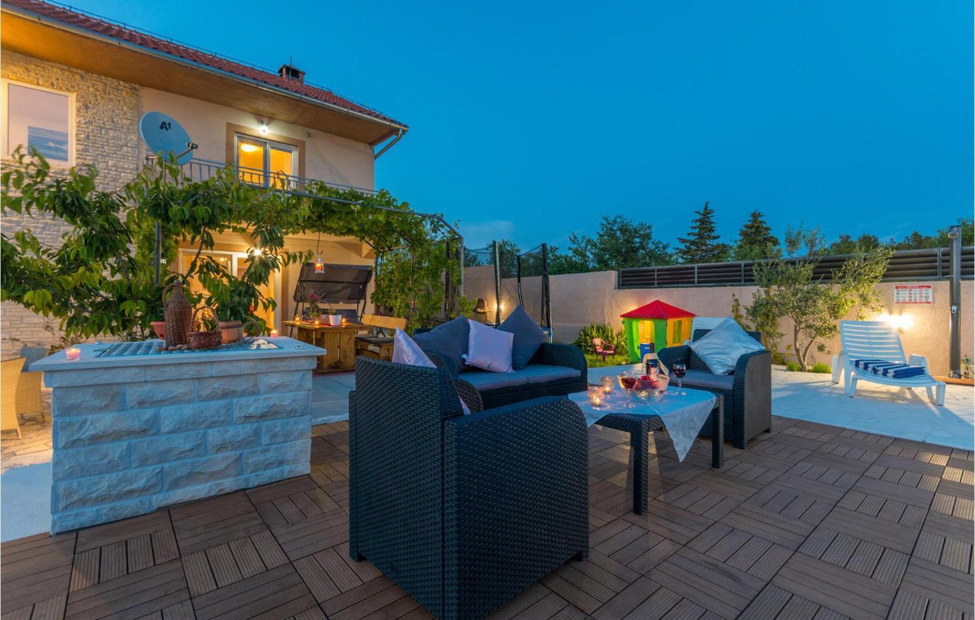 Amazing Home In Lisicic With Outdoor Swimming Pool Lisicici Exterior photo
